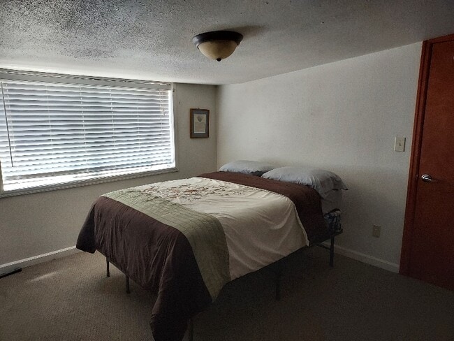 Building Photo - 4601 SE Booth Bend Rd