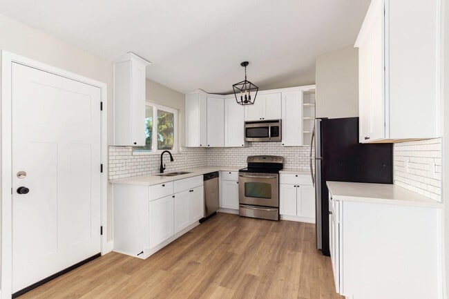 Photo - 232 E Leah Ln