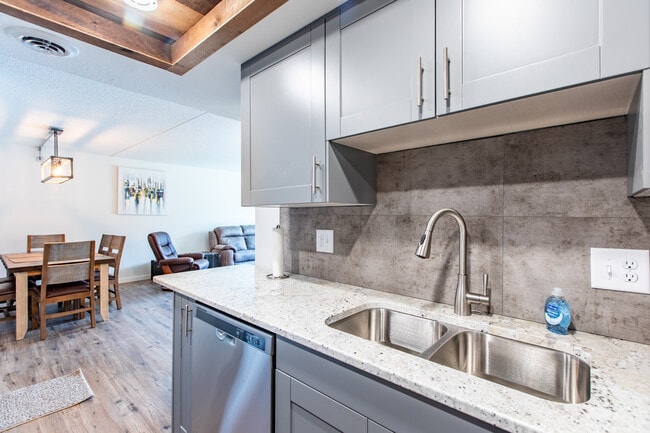 Photo - 704 E Center St