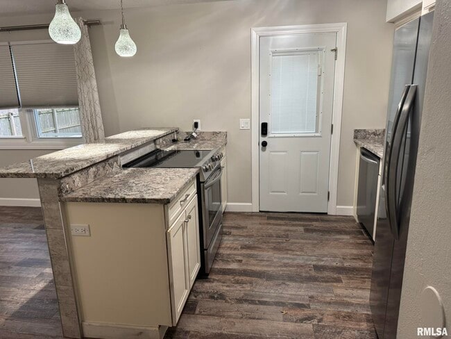 Photo - 1728 Taylor St