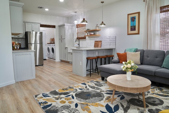 Photo - 619 Woodside Dr