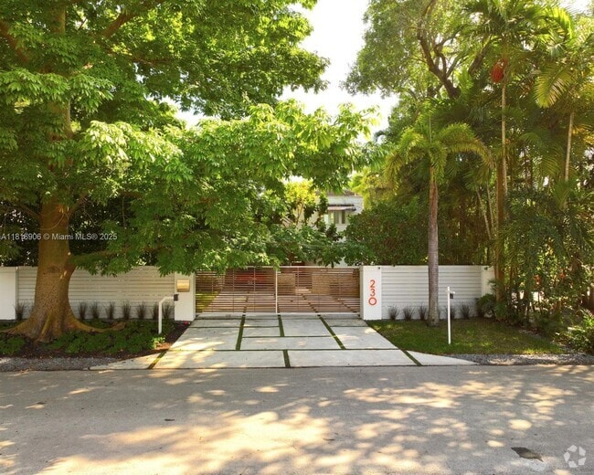 Building Photo - 230 Ridgewood Rd Rental
