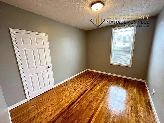 Photo - 321 Union St Unit 1