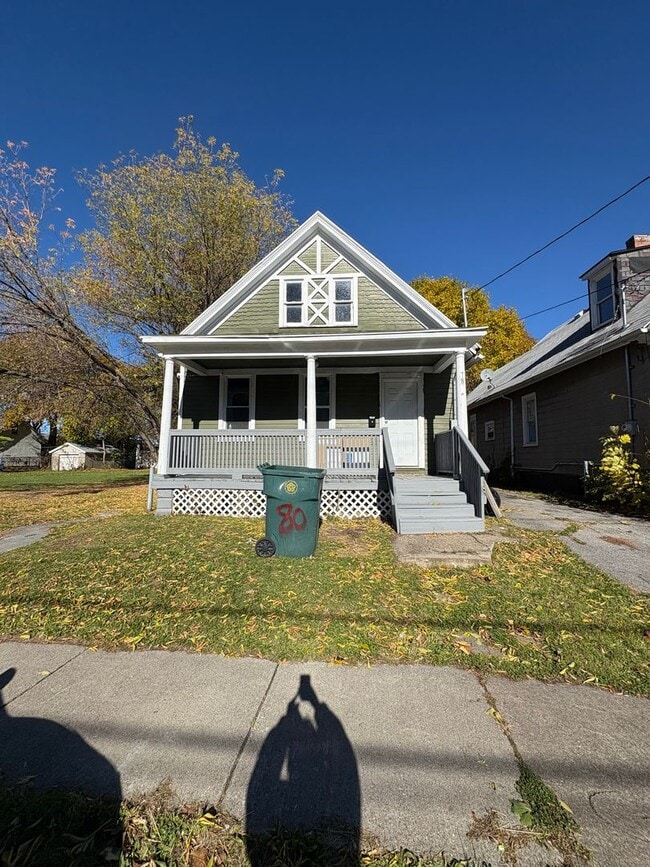 Building Photo - Two Bedroom Single Family Home!