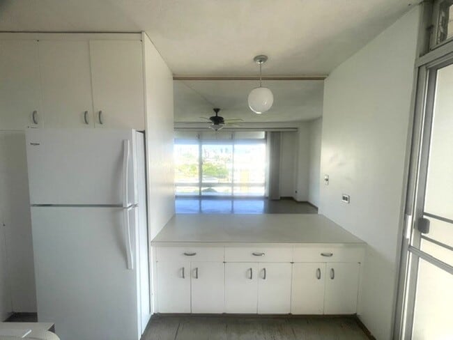 Building Photo - Queen Emma Gardens- King Tower Apt. # 1547 Unit 1547