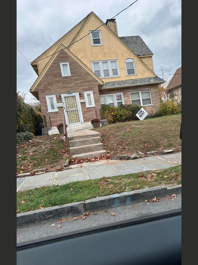 Frente de la casa - 340 Highland Ave Unidad 1st floor