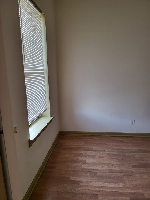 bedroom - 3436 S Giles Ave Unit 2