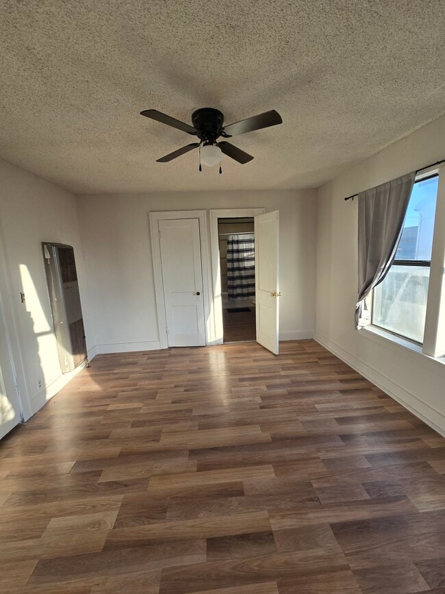 Photo - 1210 N Crain St