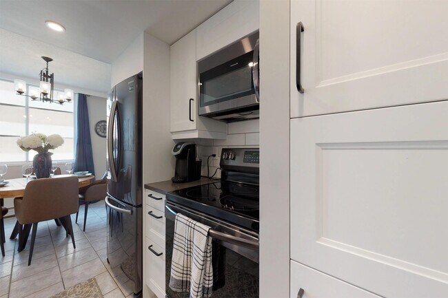 Photo - 9903-1104 104 Street NW