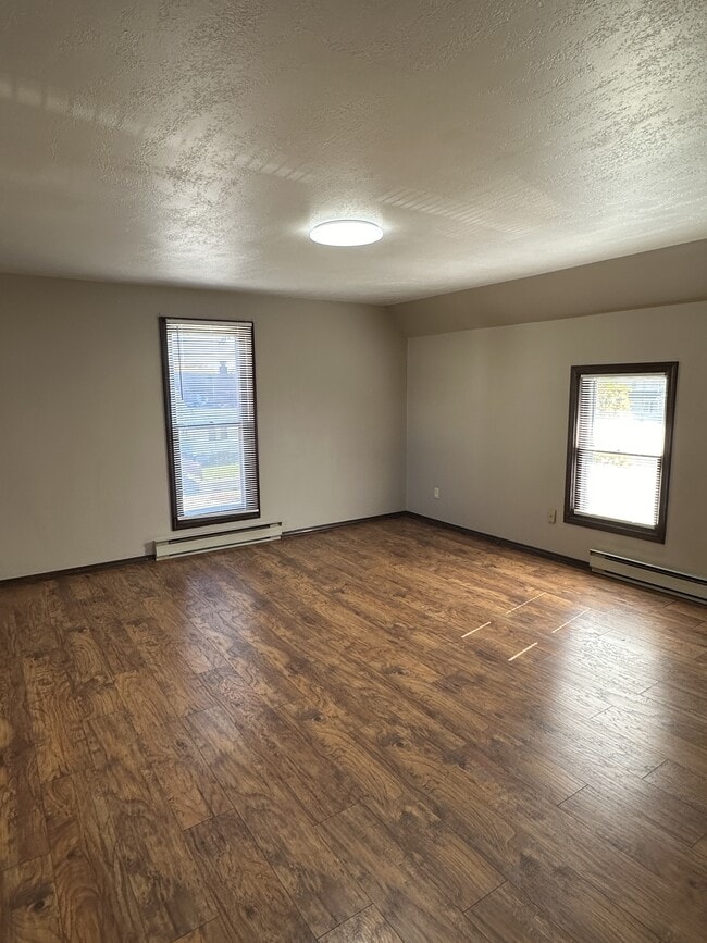 Photo - 713 N Main St