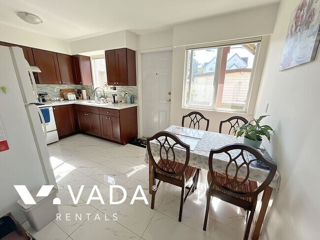 Photo - 3 Bedroom Lower Level Rental Home 8413B Os... Unit B