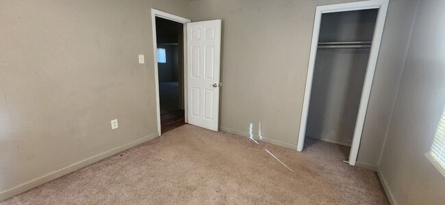 Photo - Spacious 2 bedroom and 1 Bath home in Sout...