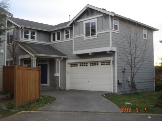 Building Photo - Woodinville Greenbrier. 4 bed 2.5 bath. 2 car garage. 1780 square feet