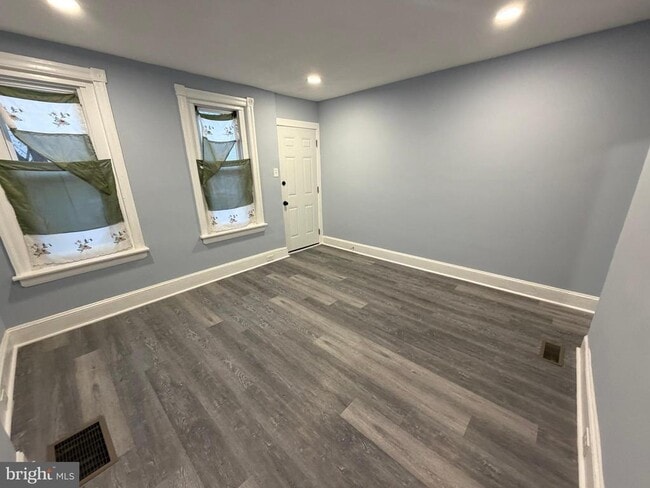 Photo - 363 E Airy St