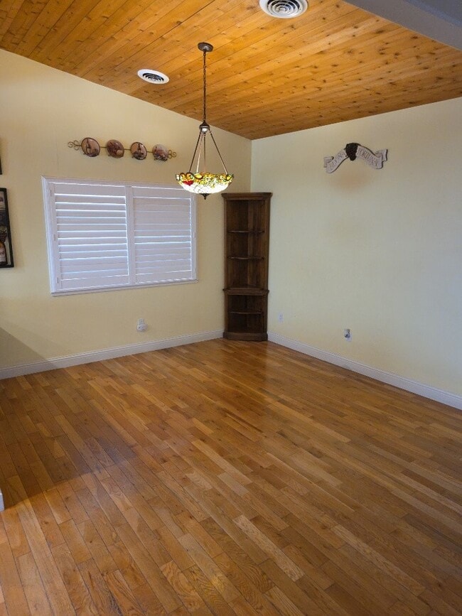 Photo - 4814 Iroquois Trail