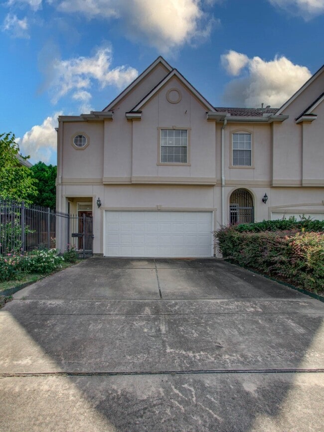 Building Photo - 6855 Bellgreen Dr