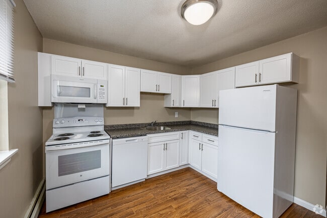 2BR, 1BA - Huntington - Kitchen
