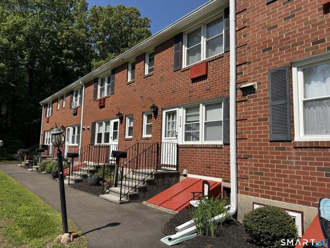 Photo - 480 Radmere Rd Unit B
