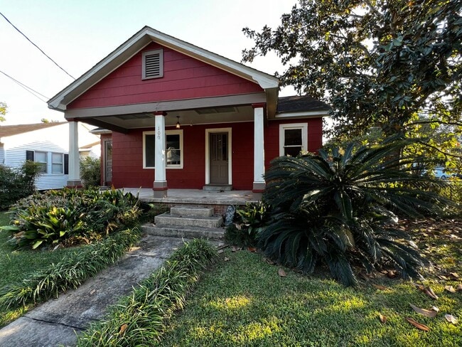 Building Photo - Three Bedroom, 2 Bathroom Rental