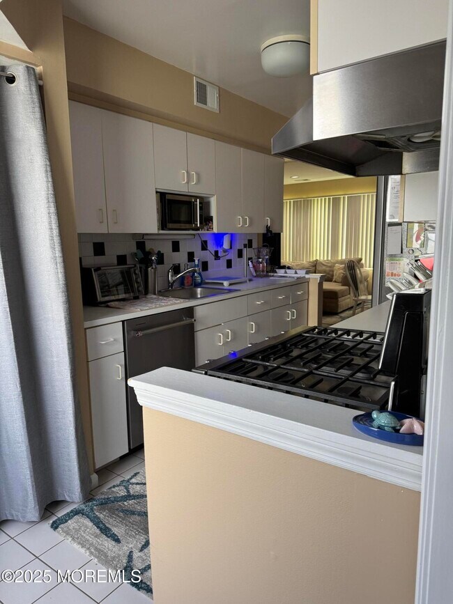 Photo - 206 Brinley Ave Unidad A