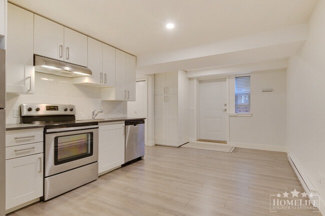 Photo - Bright 2 Bed 1 Bath Basement Suite for Rent in South Surrey Unit Basement