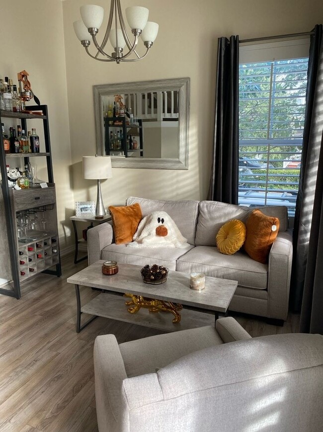 Building Photo - Dream Home On Shore Drive