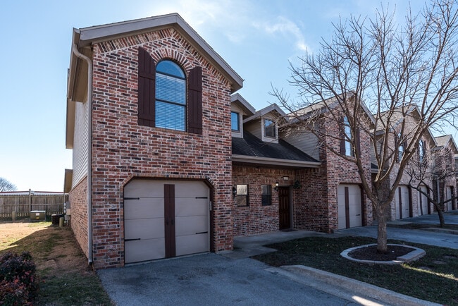 Building Photo - 4069 Glenstone Terrace Unit A