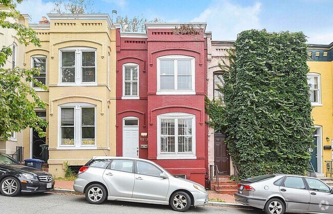 Building Photo - Charming Georgetown Townhome 3 Bedroom 2.5...