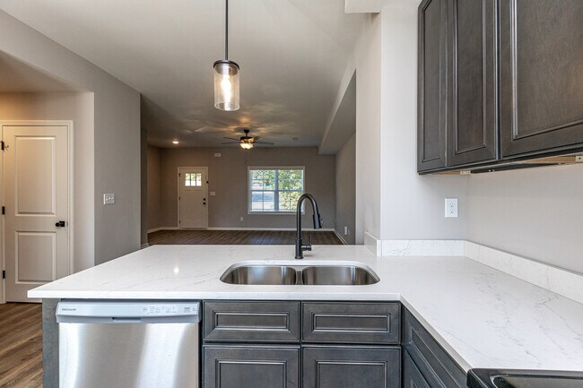 Photo - 502 S Main St