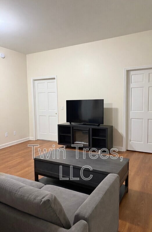 Photo - 5942 Lonas St