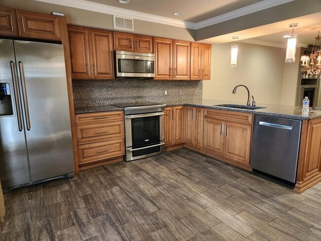 Photo - 1085 Holly Dr