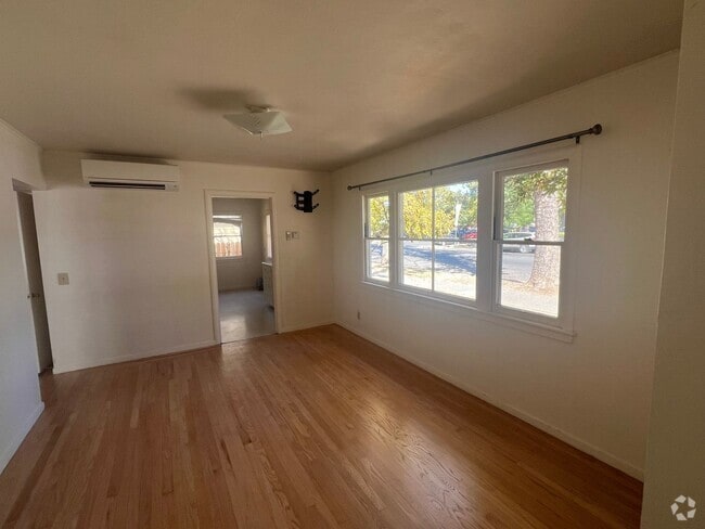 Building Photo - 533-535gst Unit 535 gs Rental