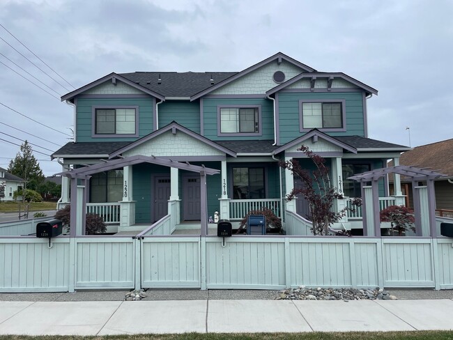 Building Photo - 1220 19th St Unit 19th Street, 1216