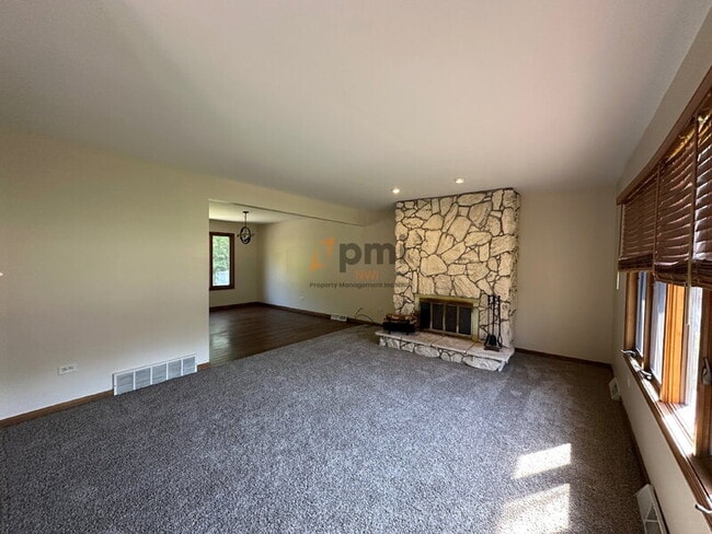 Photo - 334 Little John Dr