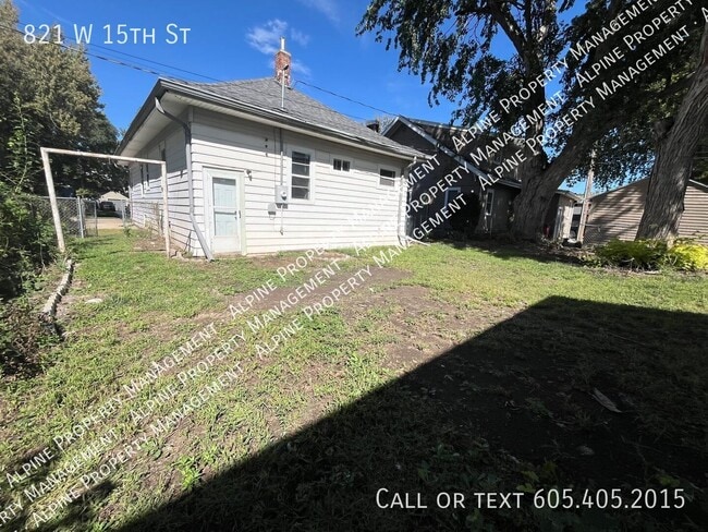 Photo - 821 W 15th St