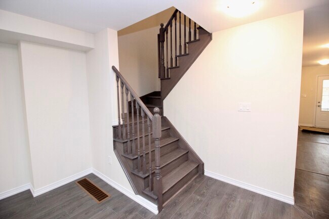 Photo - 190 Esther Cres