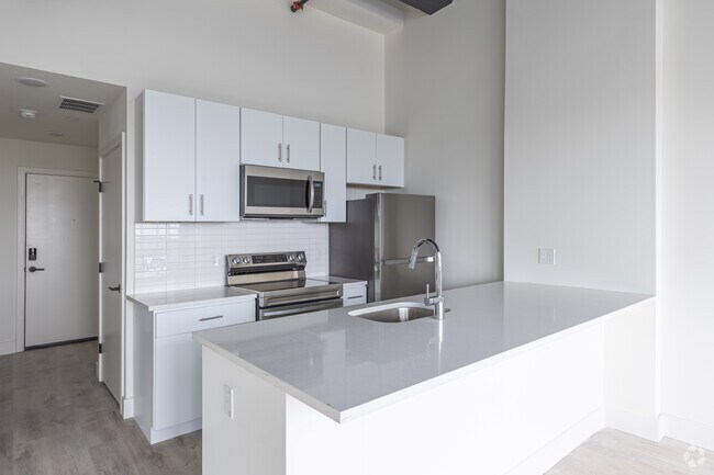 1 BR, 1 BA - 612SF - Kitchen