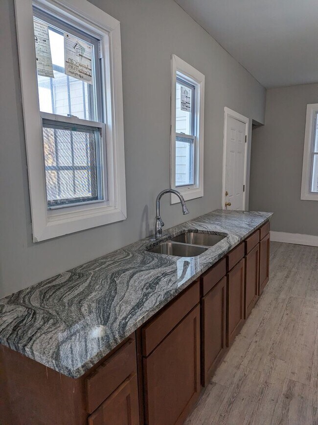 Photo - 73 Woodland St