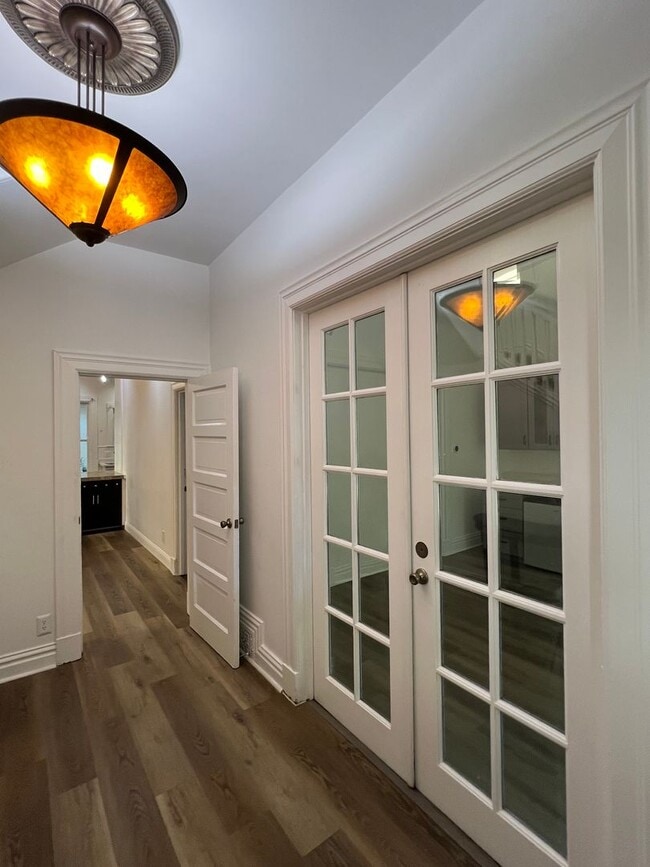 Photo - BEAUTIFUL 4+ BEDROOM VICTORIAN!!