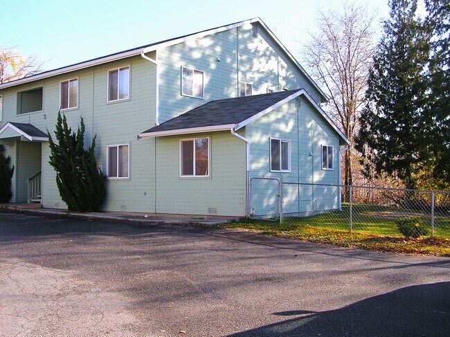 Building Photo - 240 5th St NE Unit C Rental