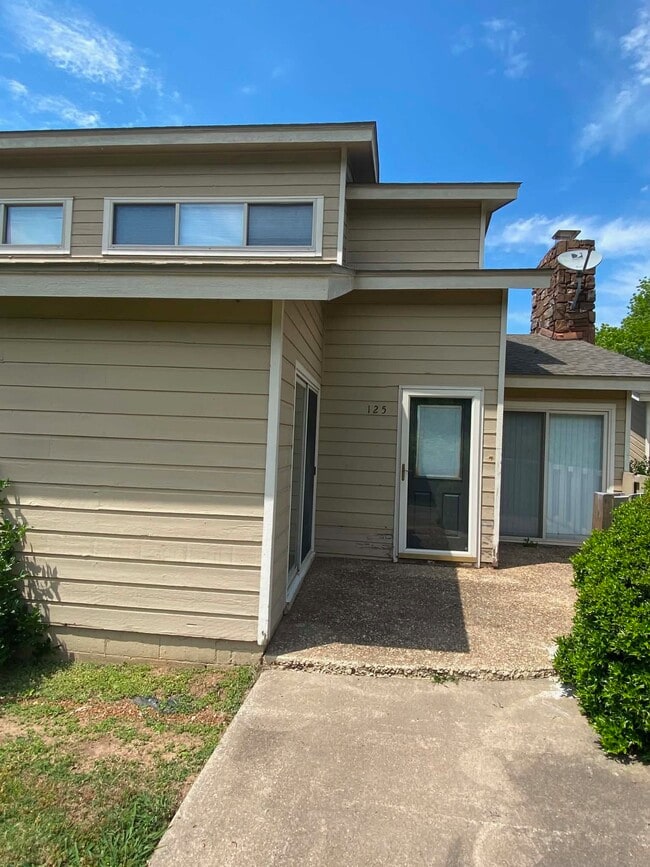 Photo - 13835 Turnberry Ln