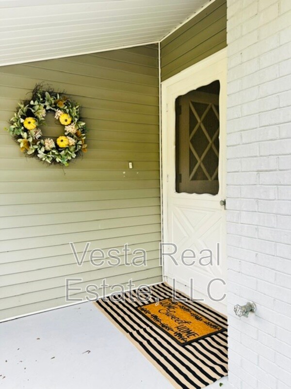 Photo - 817 Snyder Dr