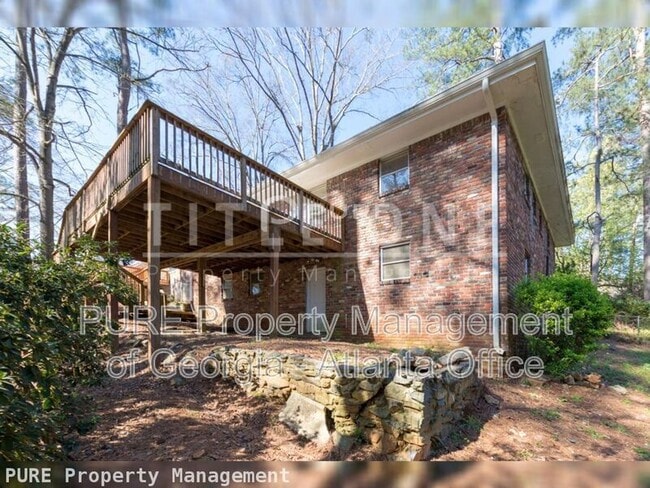 Photo - 2435 Woodacres Rd NE