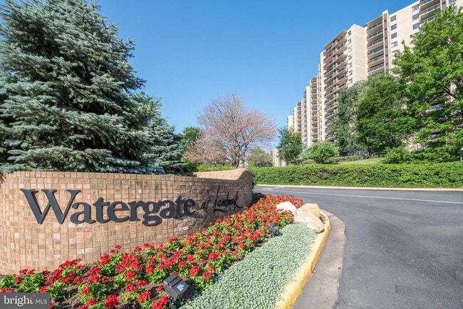 Building Photo - 203 Yoakum Pkwy Unit 215 Rental