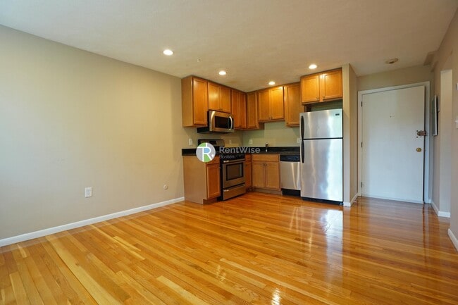 Building Photo - 360 Market St Rental