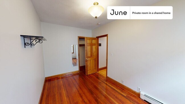Room in Shared 5 bed/1 bath home in Somerville