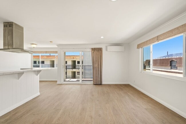 Building Photo - 1720 Ardmore Ave Unit 221