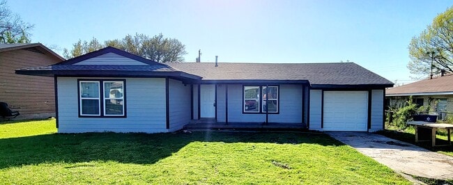 Building Photo - 1704 Langford St Rental