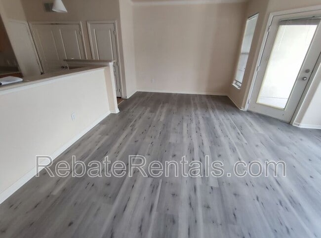 Photo - 8290 Gate Pkwy W Unit 211