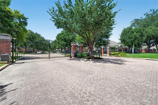 Photo - 1103 Parkhaven Ln